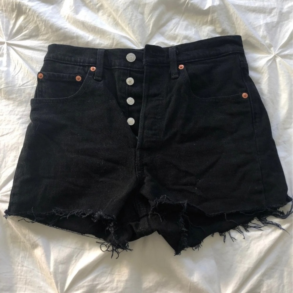 Levi’s ribcage denim shorts size 27